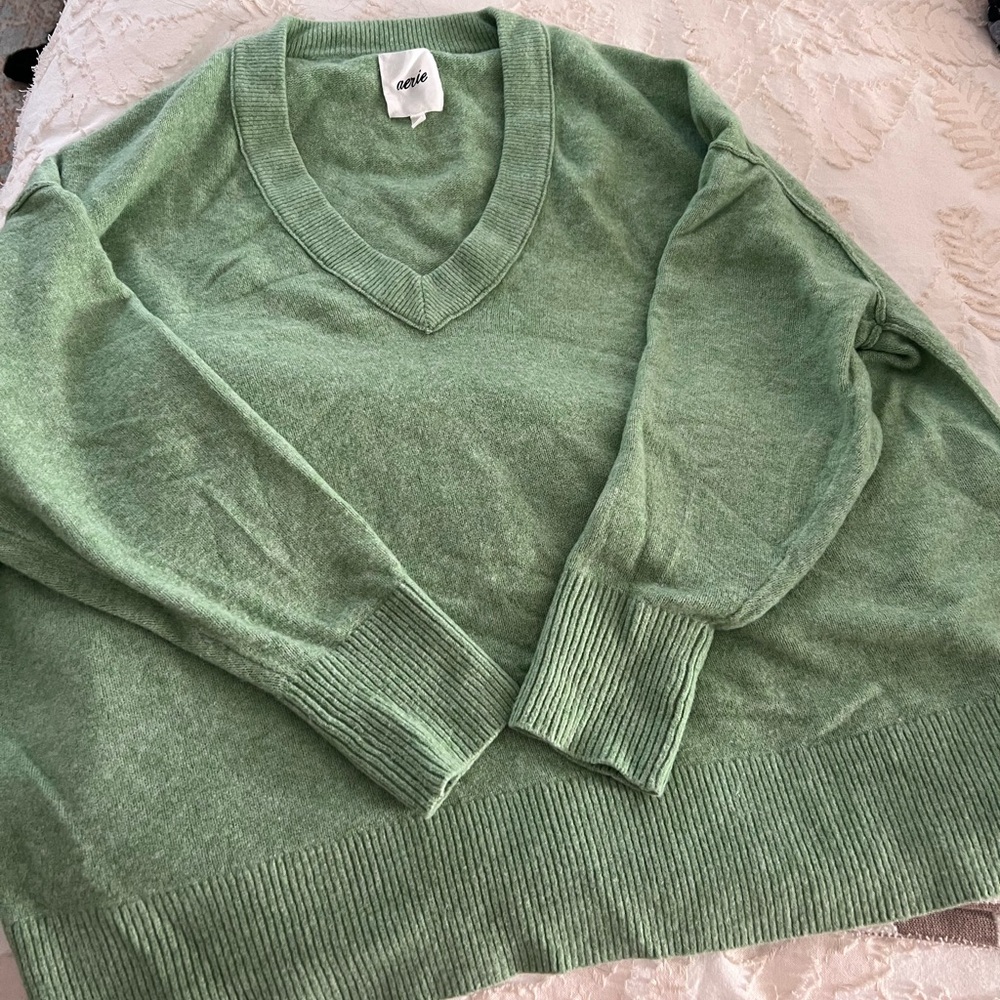 Aerie So Soft Vneck sweater size XL 💚